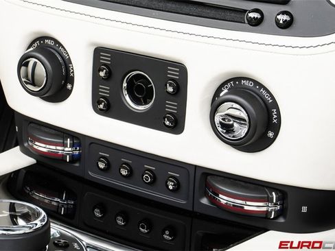 Used 2018 Rolls-Royce Dawn image 29