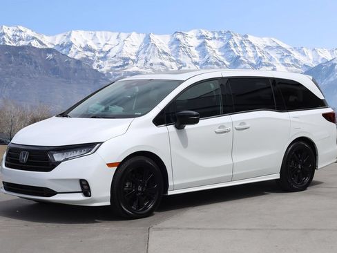 Used 2023 Honda Odyssey Sport image 2