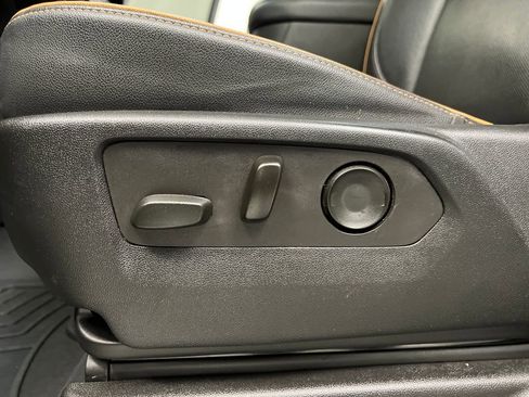 Used 2022 GMC Yukon XL AT4 AWD/4WD image 10