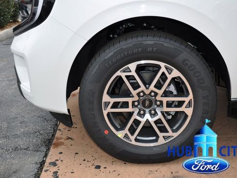 New 2026 Ford Expedition Active image 9