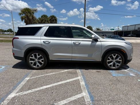 Used 2021 Hyundai Palisade SEL w/ Premium Package FWD image 2