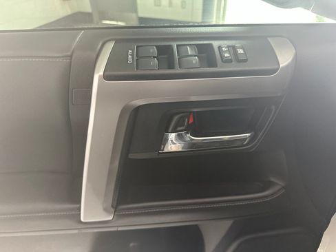 Used 2022 Toyota 4Runner SR5 AWD/4WD image 17