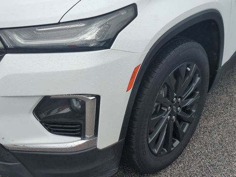Used 2022 Chevrolet Traverse RS FWD image 10