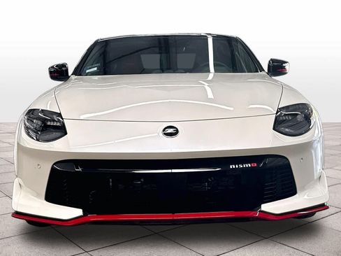 Used 2027 Nissan Z NISMO RWD image 2