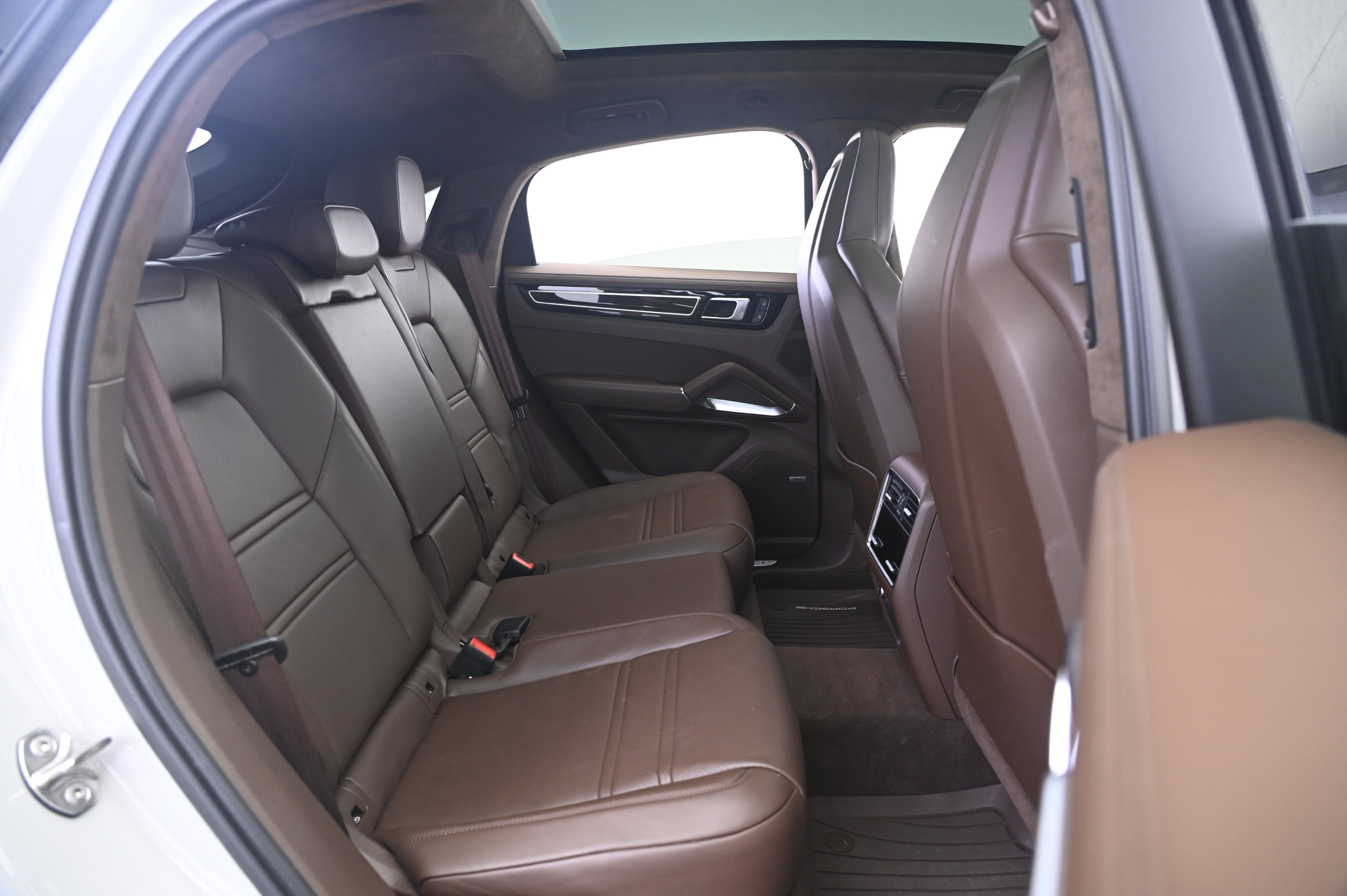 Certified 2023 Porsche Cayenne Turbo AWD/4WD image 18