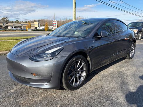 Used 2023 Tesla Model 3 Standard Range image 2