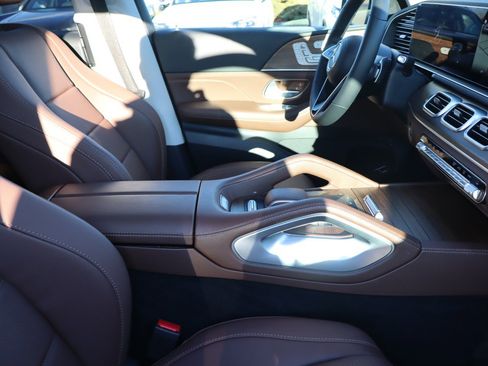 Used 2024 Mercedes-Benz GLS 450 4MATIC image 13