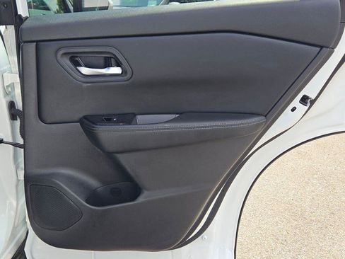 Used 2024 Nissan Rogue SV AWD/4WD image 9