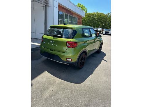 Used 2020 Hyundai Venue SE FWD image 3