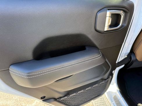 Used 2023 Jeep Wrangler Unlimited Sahara w/ Cold Weather Group image 8