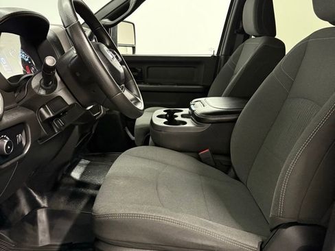 Used 2024 RAM 2500 Tradesman w/ Chrome Appearance Group image 14