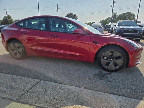 Used 2023 Tesla Model 3 Standard Range RWD image 29