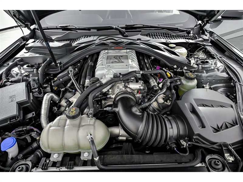 Used 2022 Ford Mustang Shelby GT500 w/ Carbon Fiber Track Pack RWD image 12
