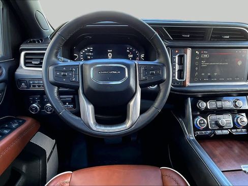 Used 2023 GMC Yukon Denali Ultimate AWD/4WD image 6