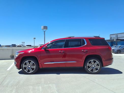 Used 2019 GMC Acadia Denali w/ Technology Package FWD image 3