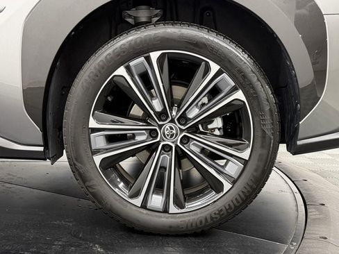 Used 2023 Toyota bZ4X Limited image 13