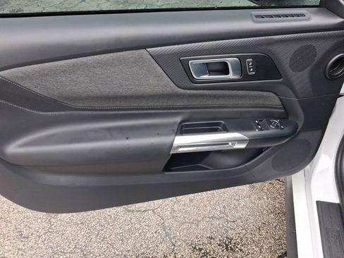 Used 2025 Ford Mustang Coupe image 9