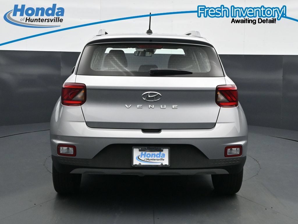 Used 2025 Hyundai Venue SEL FWD image 8