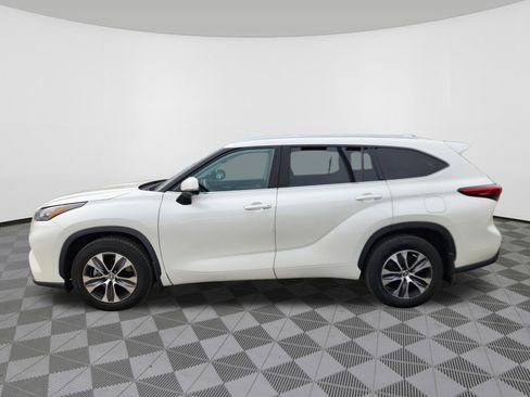 Used 2020 Toyota Highlander XLE image 5