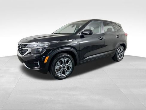 Used 2024 Kia Seltos LX AWD/4WD image 2