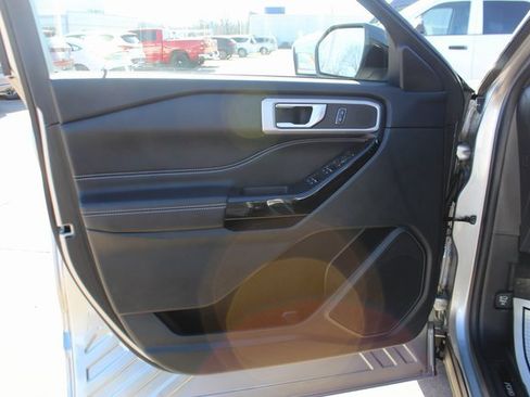 Used 2022 Ford Explorer ST image 9
