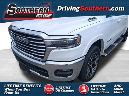 Used 2025 RAM 1500 Laramie AWD/4WD image 1