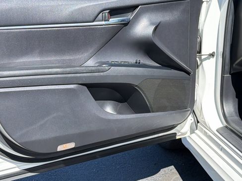 Used 2018 Toyota Camry FWD image 23