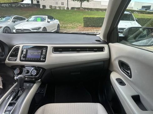 Used 2018 Honda HR-V LX image 17