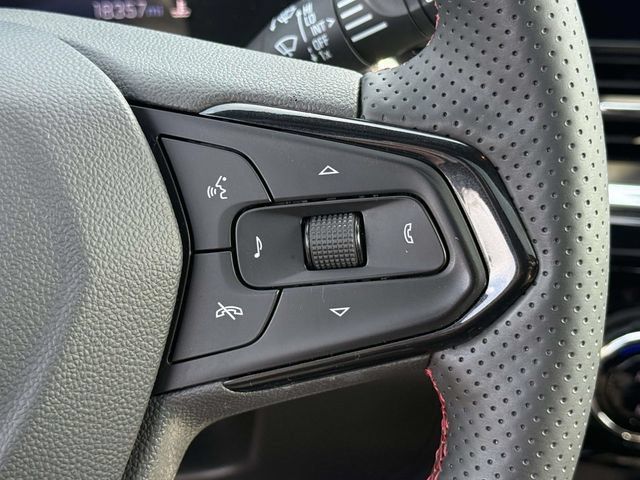 Used 2025 Chevrolet Trax RS w/ Sunroof Package FWD image 21