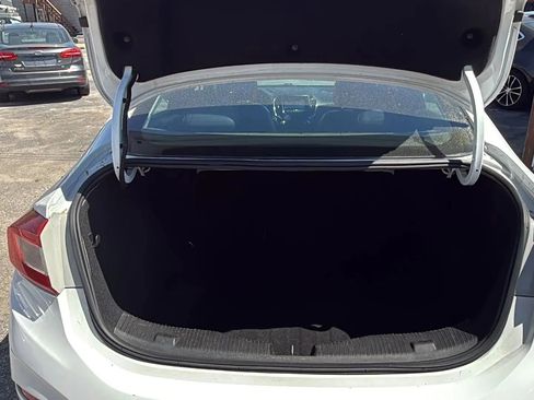 Used 2017 Chevrolet Cruze Premier FWD image 9