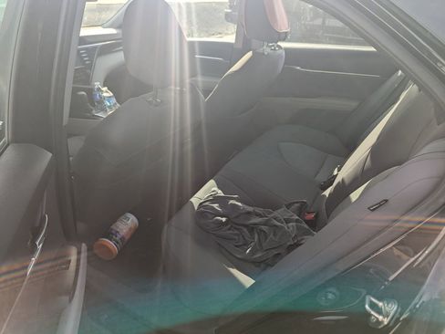 Used 2020 Toyota Camry LE image 4