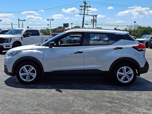 Used 2019 Nissan Kicks S FWD image 4