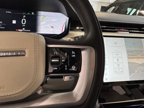 Used 2025 Land Rover Range Rover Long Wheelbase Autobiography image 31