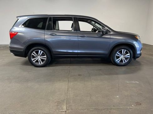 Used 2017 Honda Pilot EX image 2