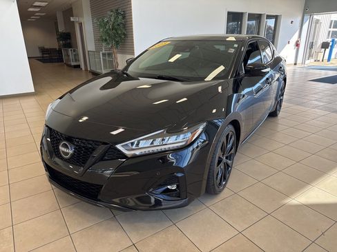 Used 2023 Nissan Maxima SR w/ Sport Mat Group image 3