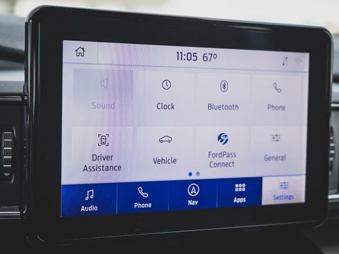 Used 2020 Ford Explorer XLT w/ Equipment Group 202A RWD image 14