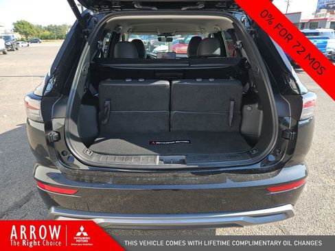 New 2025 Mitsubishi Outlander SE image 18