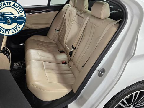 Used 2020 BMW 530i w/ Convenience Package RWD image 30