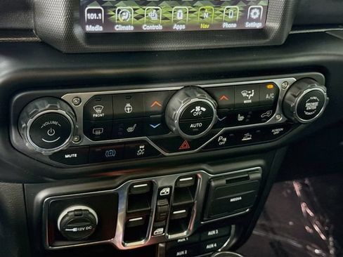 Used 2021 Jeep Wrangler Unlimited Sahara w/ Cold Weather Group AWD/4WD image 16