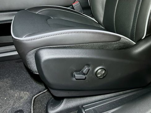 New 2026 Chrysler Pacifica Limited image 13