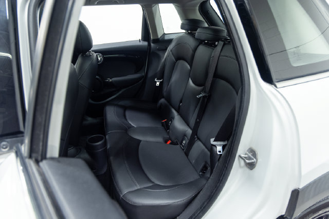 Used 2019 MINI Cooper 4-Door Hardtop w/ Storage Package FWD image 23