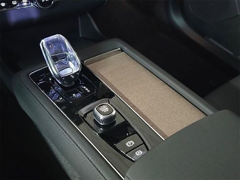 New 2026 Volvo XC90 T8 Plus w/ Protection Package Premier image 27