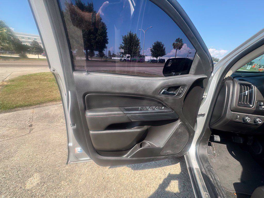 Used 2016 GMC Canyon SLE w/ All Terrain Package AWD/4WD image 8