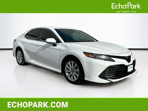 Used 2019 Toyota Camry LE image 1