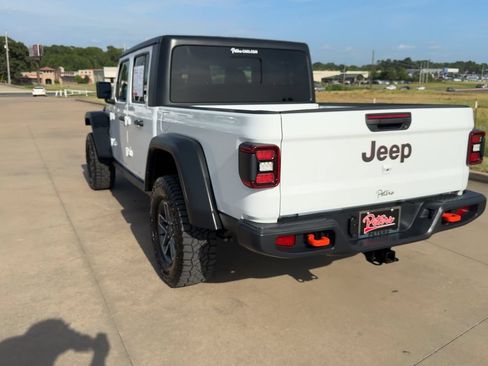 Used 2026 Jeep Gladiator Mojave AWD/4WD image 6