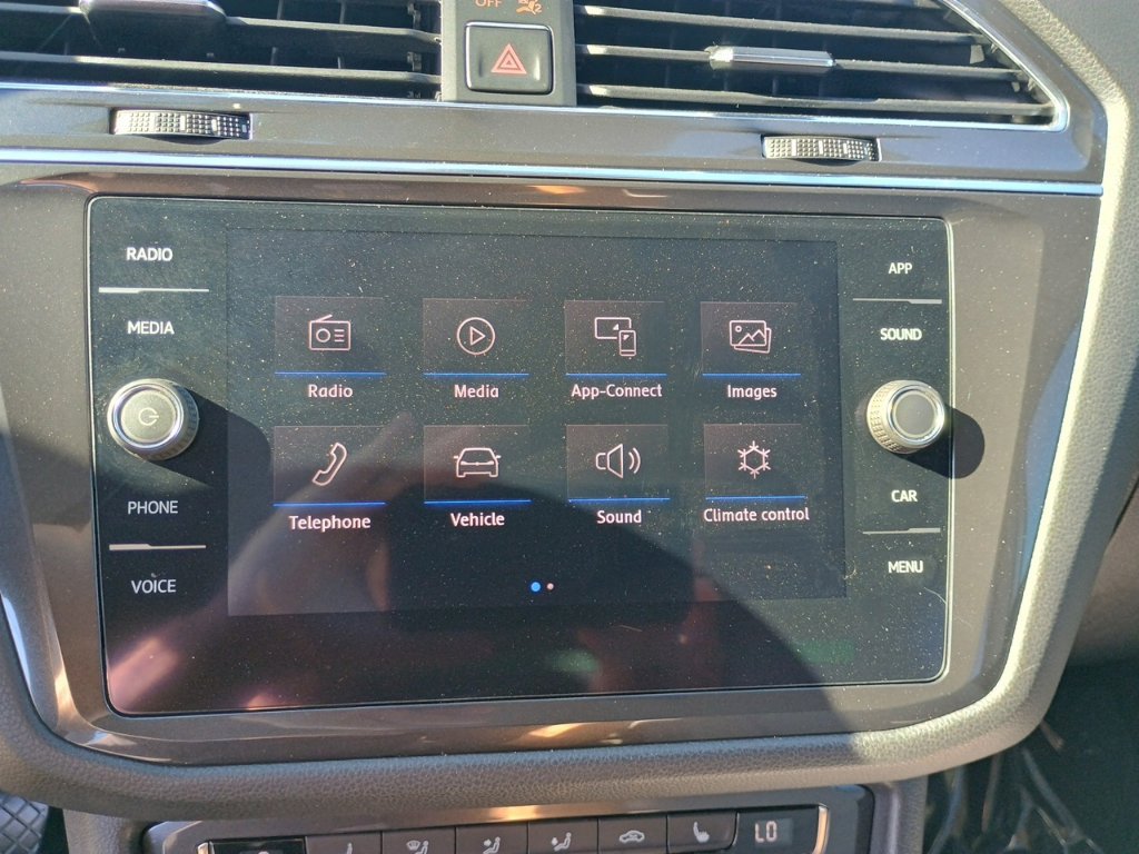 Used 2018 Volkswagen Tiguan SE w/ 18" Alloy Wheels Package FWD image 28