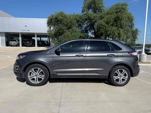 Used 2017 Ford Edge Titanium w/ Technology Package FWD image 3