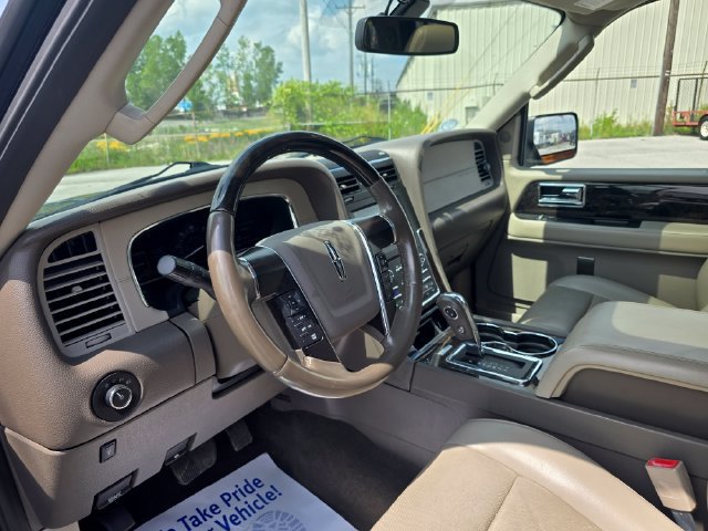 Used 2017 Lincoln Navigator Select AWD/4WD image 11
