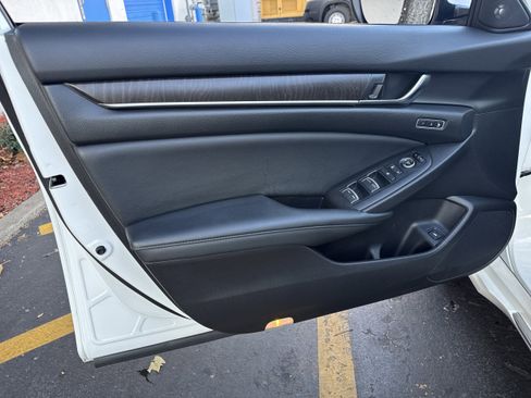 Used 2021 Honda Accord Touring image 8