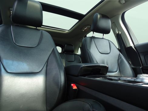 Used 2020 Ford Edge Titanium AWD/4WD image 14